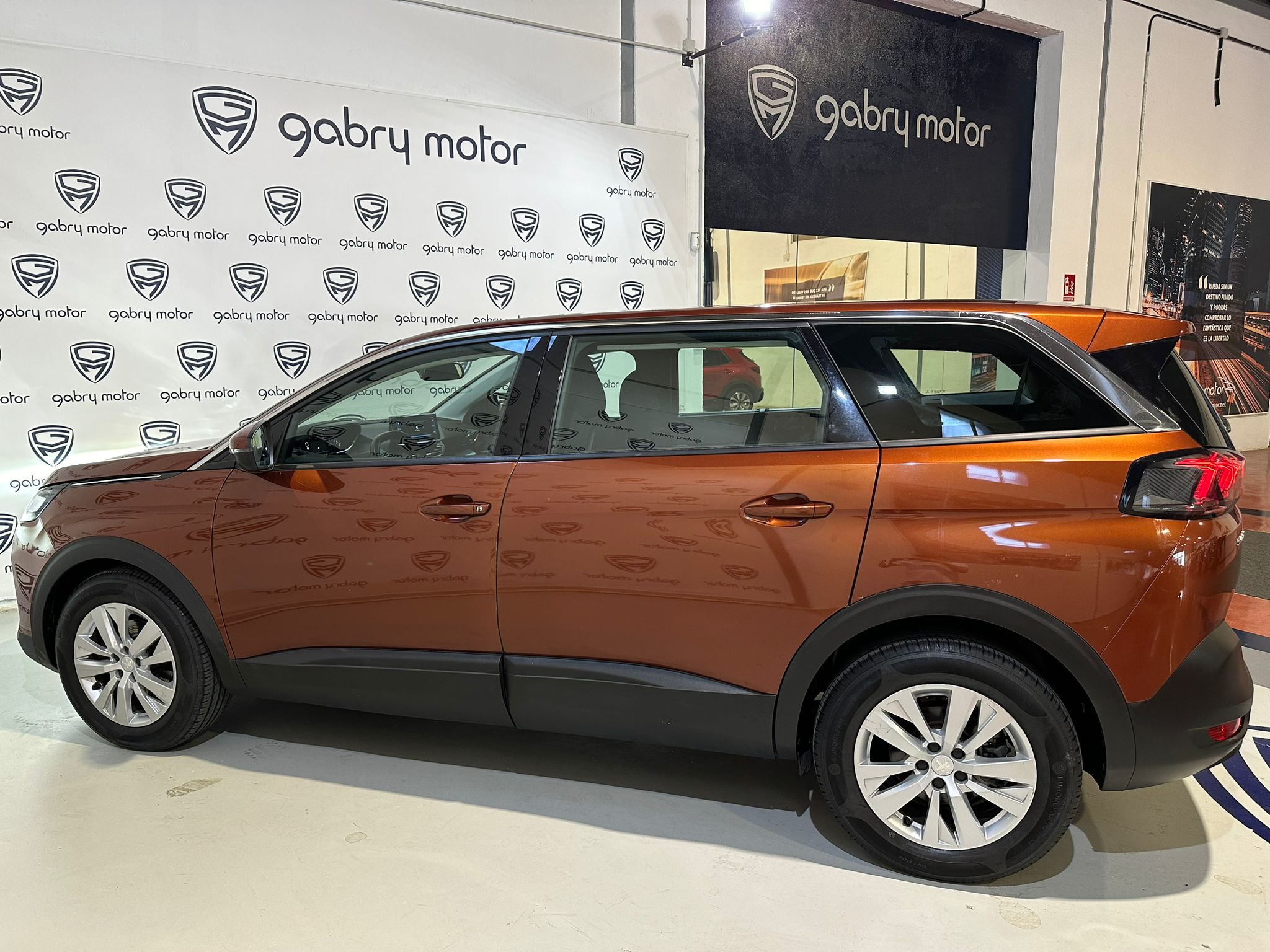 PEUGEOT 5008 active 1.5 BlueHDI